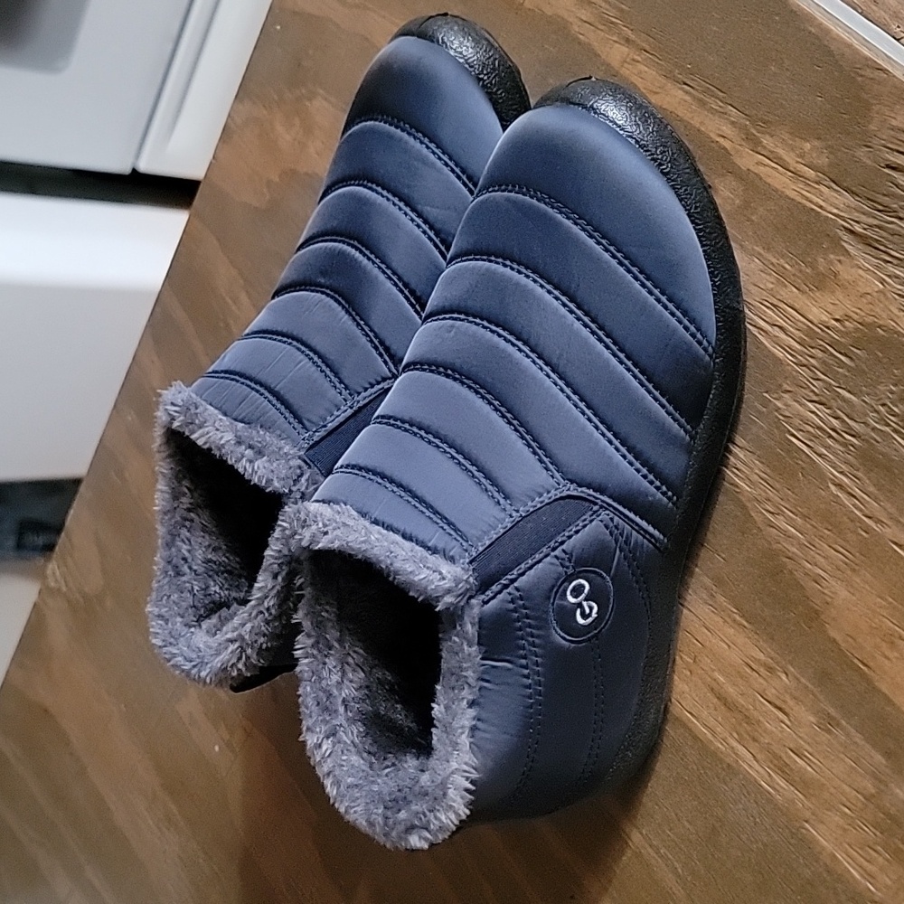 blue snow booties  women's 41.  brand new navy